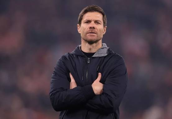 哈维·阿隆索的转会要求在皇马做出新决定后公开，加盟在即